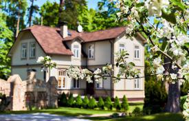 We offer for rent two historical premium class villas in Jurmala, located in the Melluzi area. Price on request