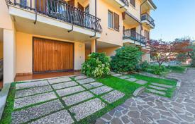 Three-storey townhouse with a garage and a garden in the center of Desenzano del Garda, Lombardy, Italy for 529,000 €