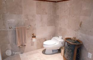 2-bedroom apartments in condo 160 m² in North Bayshore Drive for $825,000