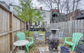 Terraced house – Bathurst Street, Toronto, Ontario,  Canada for C$2,375,000