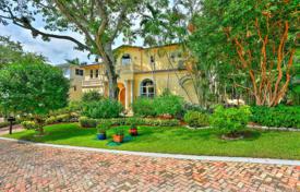 Spacious villa with a garden, a backyard, a pool, a relaxation area, a terrace and a garage, Miami, USA for 1,980,000 €