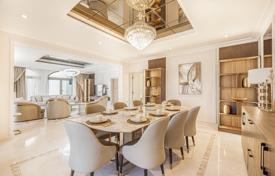 An incredible villa with fresh renovations on Palm Jumeirah for $11,700 per week