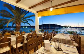 ŠIBENIK, ROGOZNICA — A beautiful stone house and restaurant by the sea for 1,300,000 €