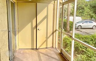 3-bedroom apartments in condo 101 m² in Hollywood for $375,000