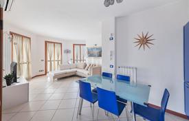 Duplex apartment with a large terrace, a separate entrance and an access to the swimming pool in a prestigious residence, Sirmoine, Italy for 520,000 €