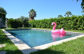 Renovated villa with a swimming pool in a gated residence, near the beaches, Cap d'Antibes, France for 7,500 € per week