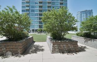 2-bedroom apartment in Lake Shore Boulevard West for C$1,002,000