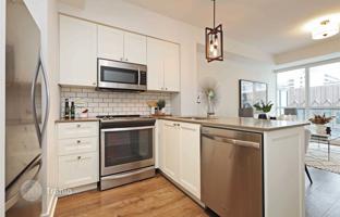 1-bedroom apartment in Roehampton Avenue for C$794,000