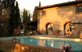 Authentic villa with a swimming pool and a terrace, Bracciolini, Italy for 5,200 € per week