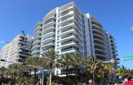 Stylish apartment with ocean views in a residence on the first line of the beach, Surfside, Florida, USA for $979,000