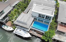 Comfortable villa with a pool, a garage, a terrace and an ocean view, Miami, USA for $3,290,000