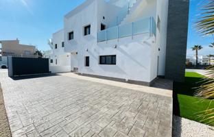 5-bedroom villa 368 m² in Torrevieja for 1,200,000 €