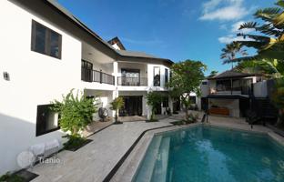 6-bedroom villa 269 m² in Pererenan for $306,000