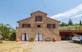 Three-storey villa with a pool, a garden and a parking in Volterra, Tuscany, Italy for 640,000 €