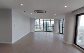 2 bed Condo in State Tower Silom Sub District for 2,500 € per week