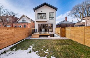 10-bedroom house in East York for C$2,525,000