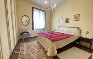 2-bedroom apartment 110 m² in Florence for 1,950,000 €