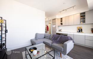 5-bedroom apartment in Erskine Avenue for C$806,000