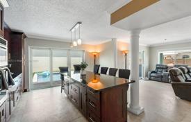 Townhome – West End, Miami, Florida,  USA for $750,000