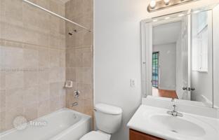 5-bedroom house 290 m² in Miami for $1,300,000