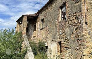 Villa 16,000 m² in Volterra for 800,000 €