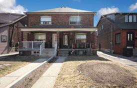 Terraced house – York, Toronto, Ontario,  Canada for C$976,000