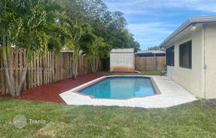 3-bedroom house 172 m² in Pembroke Pines for $560,000