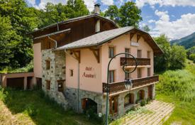 Spacious chalet with balconies and garages, 50 meters from ski lifts, Saint Martin de Belleville, France for 2,990,000 €