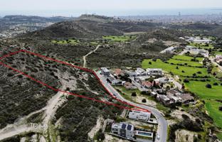 Land plot 13,200 m² in Palodia for 1,000,000 €