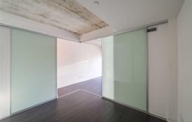Apartment – Simcoe Street, Old Toronto, Toronto,  Ontario,   Canada for C$863,000