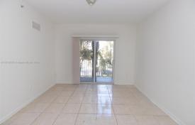 2-bedrooms apartments in condo 75 m² in Miami, USA for $260,000