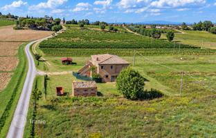 3-bedroom country house 552 m² in Montepulciano for 1,100,000 €