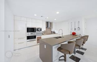 2-bedroom apartments in condo 149 m² in Collins Avenue for $2,500,000