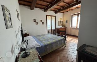6-bedroom country house 510 m² in Castiglione del Lago for 980,000 €