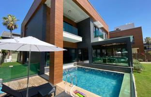 6-bedroom villa 450 m² in Antalya (city) for 83,292,000 TRY