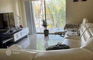 2-bedroom apartments in condo 116 m² in Coconut Creek for $298,000