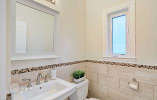 9-bedroom house in York for C$1,779,000