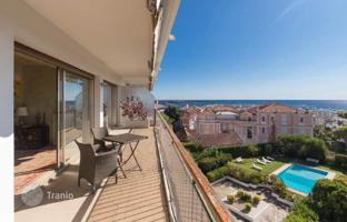 Bright corner apartment with sea views in the center of Cannes, Cote d'Azur, France for 2,360,000 €