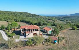 Farm for sale in Montepulciano Tuscany for 1,550,000 €