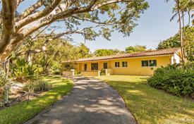 Comfortable villa with a plot, a swimming pool, a garage and a terrace, Pinecrest, USA for $799,000