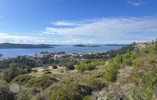 Land plot 3,500 m² in Sibenik-Knin for 1,120,000 €
