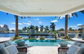 Spacious villa with a backyard, a swimming pool, a terrace and three garages, Fort Lauderdale, USA for 3,444,000 €