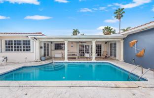 4-bedroom house 296 m² in North Miami Beach for $3,150,000