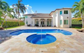 Spacious villa with a backyard, a pool, a sitting area, a terrace and a garage, Miami, USA for 1,403,000 €