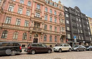 6-room apartment 190 m² in Central District for 433,000 €