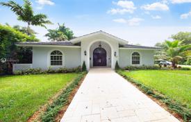 Spacious villa with a backyard, a pool, a sitting area and a garage, Coral Gables, USA for $1,699,000