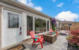 Terraced house – Scarborough, Toronto, Ontario,  Canada for C$1,293,000