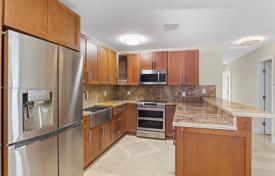 Townhome – Hollywood, Florida, USA for $489,000