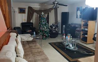 2-bedroom apartments in condo 127 m² in West End for $350,000