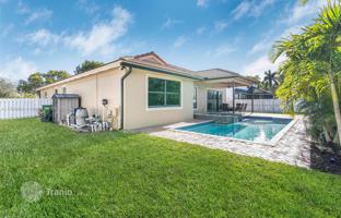 4-bedroom house 227 m² in Pembroke Pines for $899,000